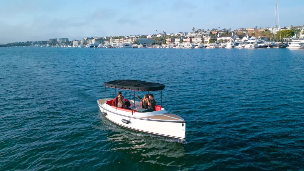 Electric Cruiser from Vision Marine Technologies